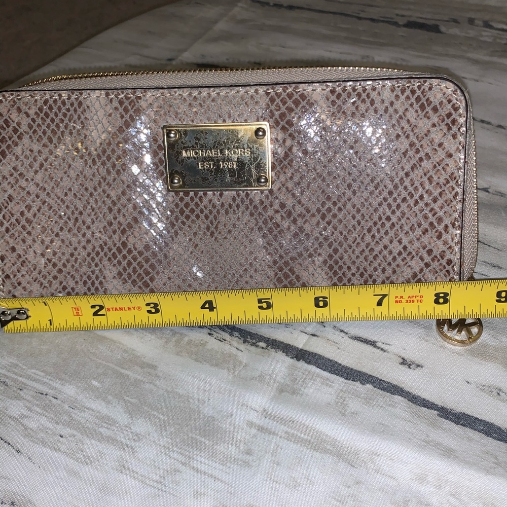 Michael Kors Python Print Wallet. - image 5